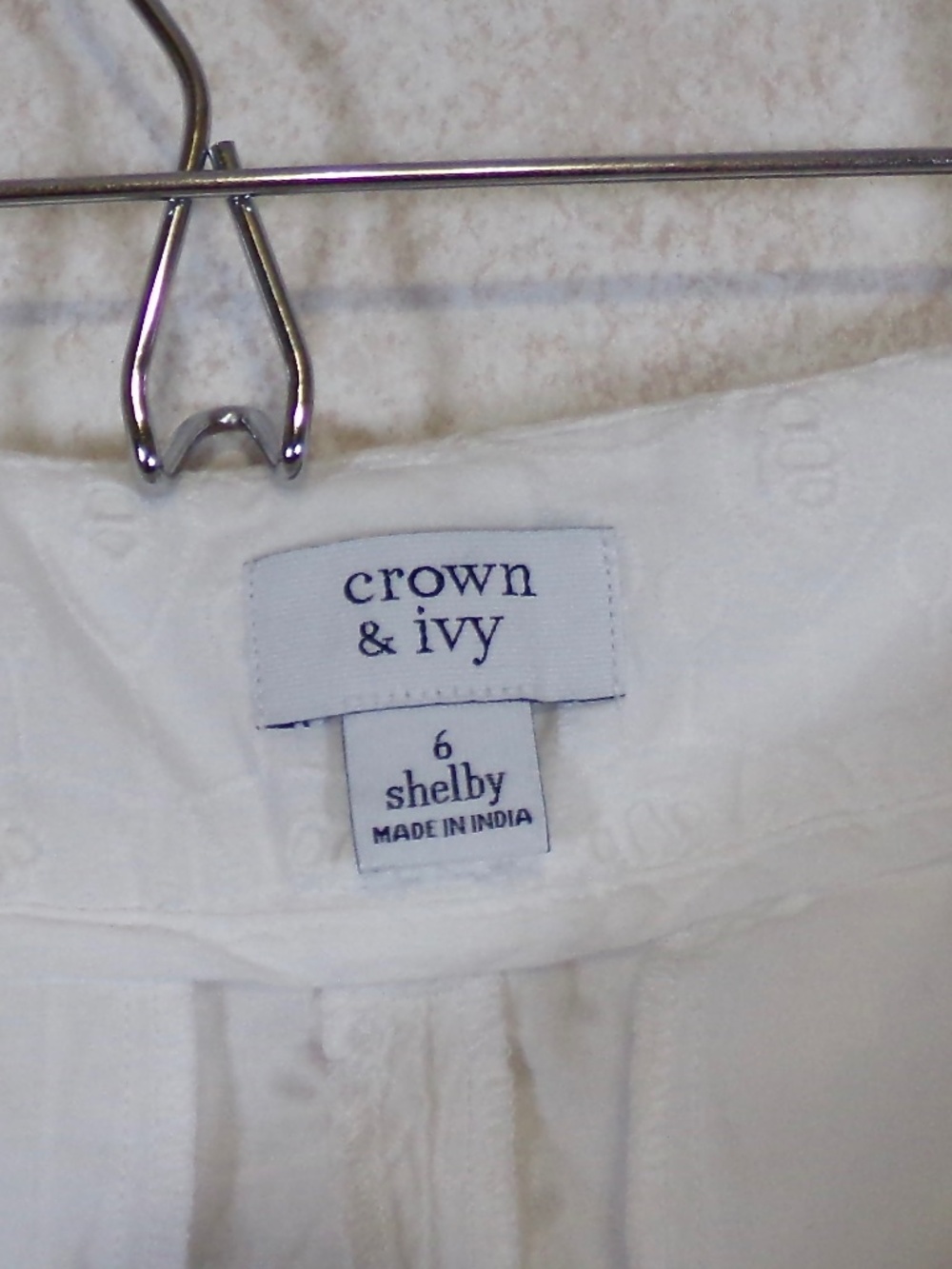 NWT Crown & Ivy Shelby Embroidered, Scalloped Hem 4 Pocket White Shorts Size 6 - Picture 15 of 16
